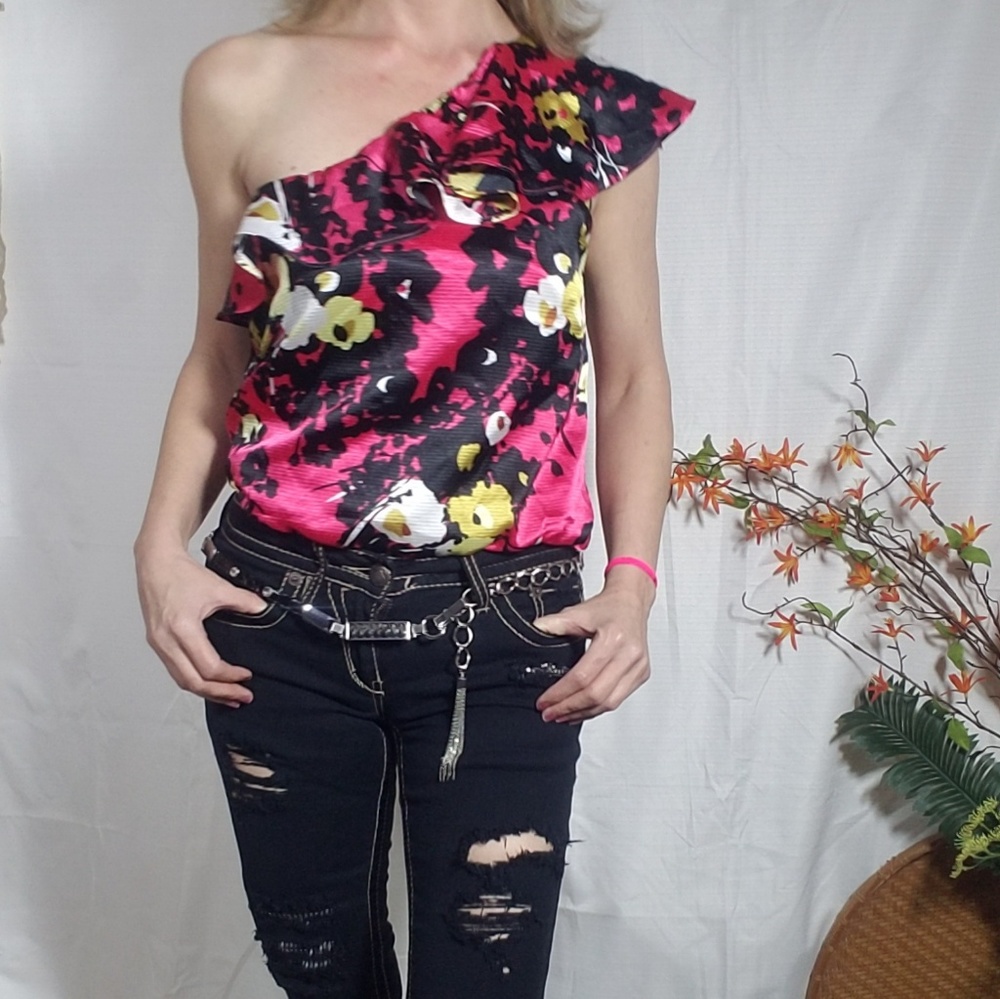 Limited Off Shoulder Top Ruffle - Picture 4 of 6